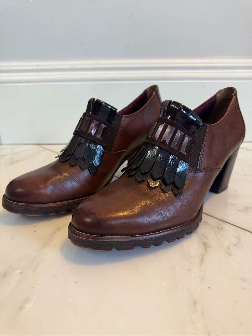 Tamaris Euro 41 US Women’s 9.5-10 brown leather approx 3” heeled Oxford loafer